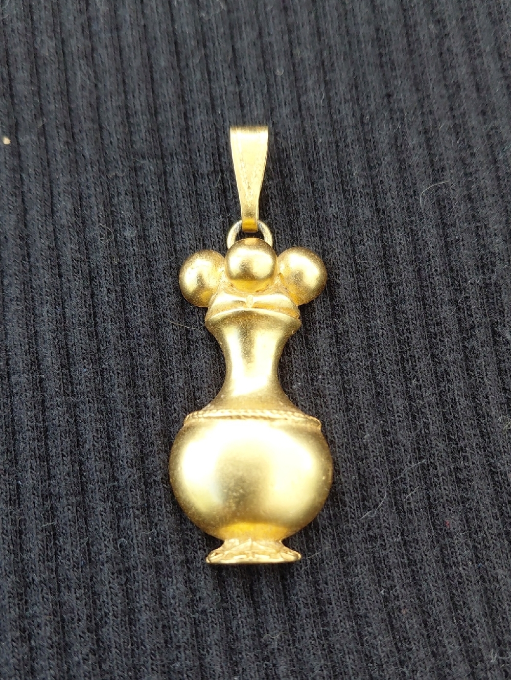 Poporo Spiritual Mens Traditional Columbian Pendant